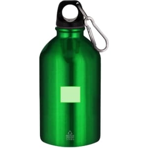 A drink bottle in shiny green stainless steel, featuring a black cap and a carabiner, with a logo on the side.
