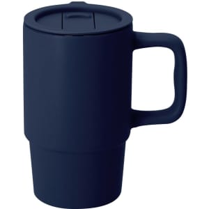 A drink mug in navy blue with a handle and a lid, featuring a simple, modern design and a logo.