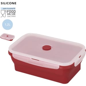 A silicone lunch box in red with a clear lid, featuring a seal and a logo. Capacity of 1.2L.