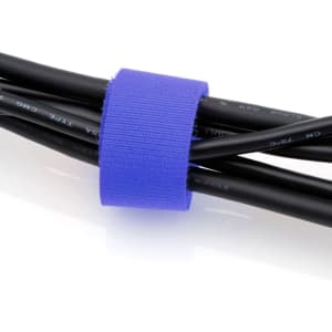 A purple organiser band holds together multiple black cables, featuring a simple design and a smooth texture.