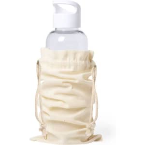 A drink bottle in a cream-coloured drawstring bag, featuring a simple design and a logo.
