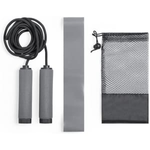 A grey fitness set featuring a skipping rope, resistance band, and a mesh storage bag.