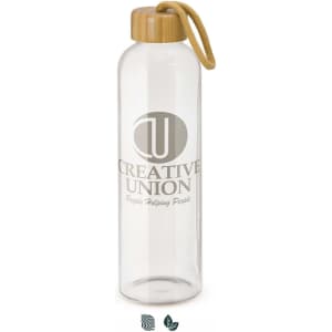 A drink bottle made of clear glass with a bamboo lid and a beige cord handle, featuring a logo on one side.