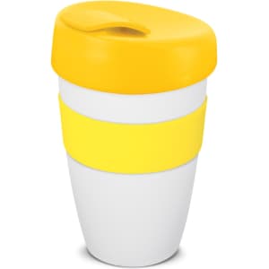 A drink bottle featuring a white body with two yellow bands and a yellow lid, complete with a logo.