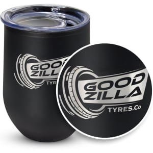 A drink bottle in matte black with a lid, featuring a circular logo on the side.