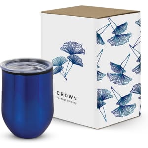 A drink bottle in a deep blue hue with a clear lid, next to a floral patterned box. The box features a logo.