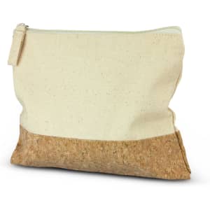 A pencil case in beige fabric with a natural cork bottom, featuring a zip closure and a small tag.