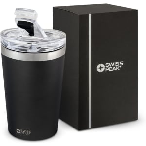 A drink bottle in matte black with a transparent lid, presented alongside a black box featuring a logo.