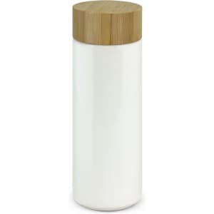 A drink bottle in white ceramic with a bamboo lid, featuring a sleek, modern design and a logo.