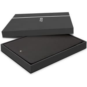 A black A5 portfolio with a zipper presented in a black box, featuring a logo on the portfolio.