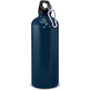 A drink bottle in navy blue with a metal carabiner attached and a black lid. It has a logo on the side.
