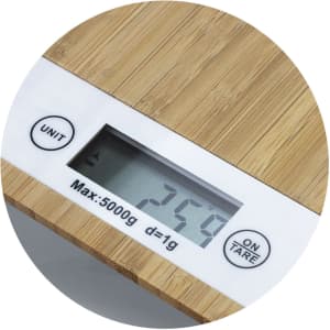 A bamboo kitchen scale featuring a digital display, measuring up to 5000g with a sleek, natural finish.