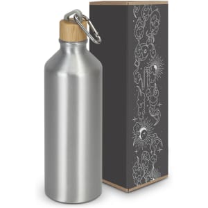 A drink bottle in silver aluminium with a bamboo cap, accompanied by a decorative box featuring intricate designs.