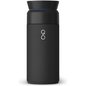 A drink bottle in matte black with a lid. It features a logo and a blue accent around the top.