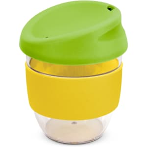 A drink bottle in clear Tritan with a yellow silicone band and a green lid. It features a logo.