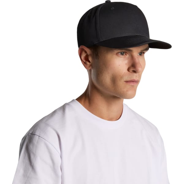A dark grey cap is worn by a model with short hair, paired with a plain white t-shirt. The cap has a logo.