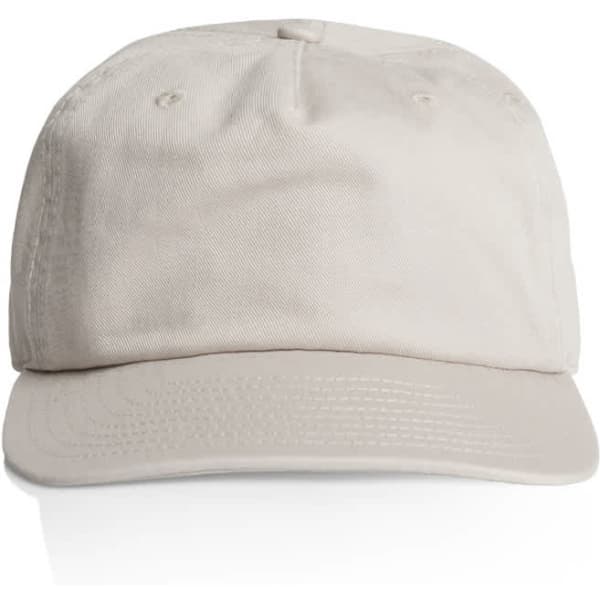 A beige five-panel cap with a curved brim and a logo on the front. Suitable for casual wear.