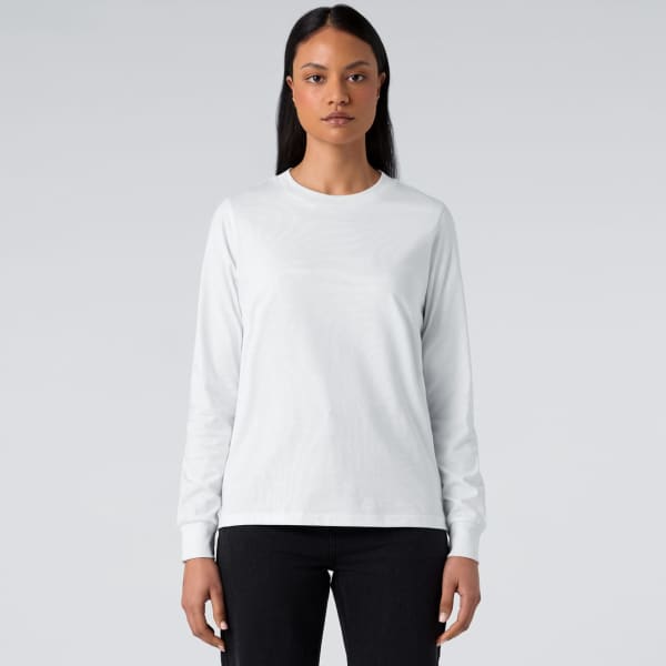 A long-sleeve white T-shirt featuring a fitted design, paired with dark jeans. It has a logo on the front.