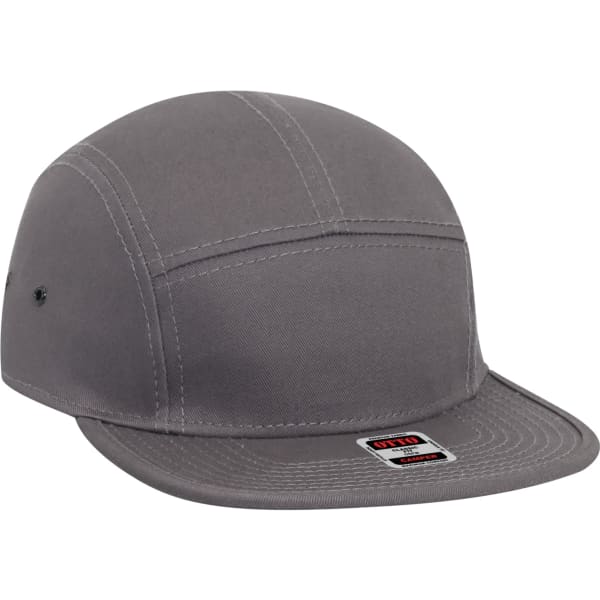 A grey 5 panel camper hat with contrasting seams and a logo on the front.