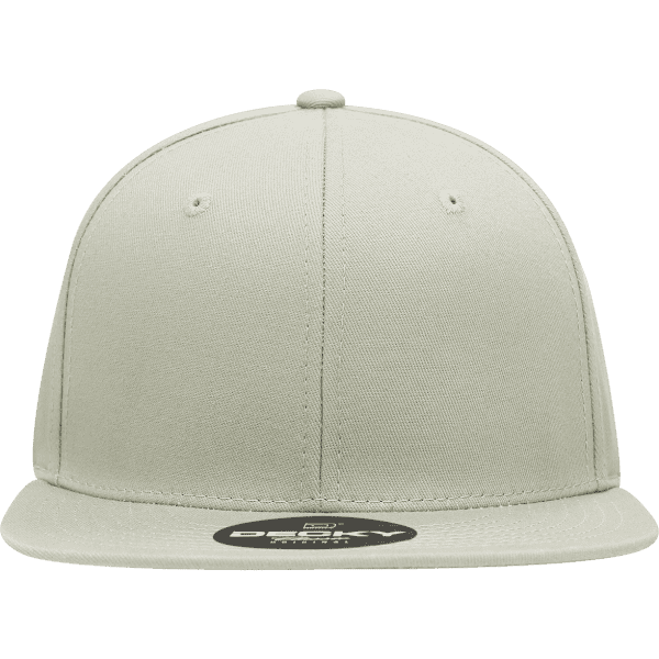 A structured snapback hat in a light grey colour, featuring a rounded crown and a flat brim, with a logo on the label.