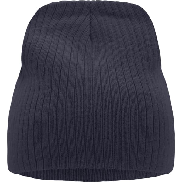 A ribbed beanie in navy blue with a fitted design. It has a logo on the side.