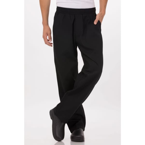 Black baggy chef pants with an elastic waistband, designed for comfort and mobility. The model stands casually.