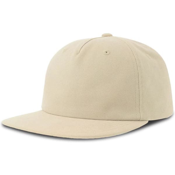 A beige flat peak cap made from organic cotton, featuring a solid design and a logo on the front.