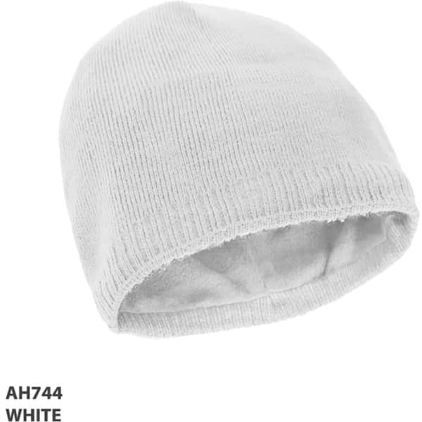 Acrylic beanie in white featuring a soft inner lining and a logo tag. Suitable for various styles.