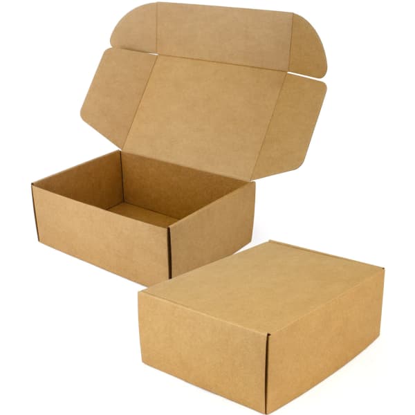 A medium-sized E-Flute gift box in a natural brown colour, featuring an open top and a closed base.