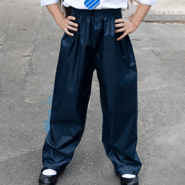 Youth rain trousers in dark navy, featuring a loose fit and elastic waistband, suitable for outdoor wear.