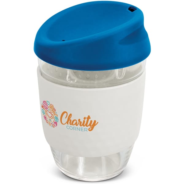 A drink bottle featuring a clear borosilicate body with a white silicone sleeve and a blue lid, including a logo.