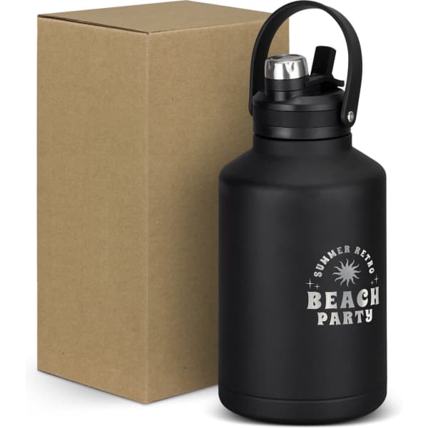 A drink bottle in matte black with a sturdy lid, packaged in a plain brown box. Features a logo.