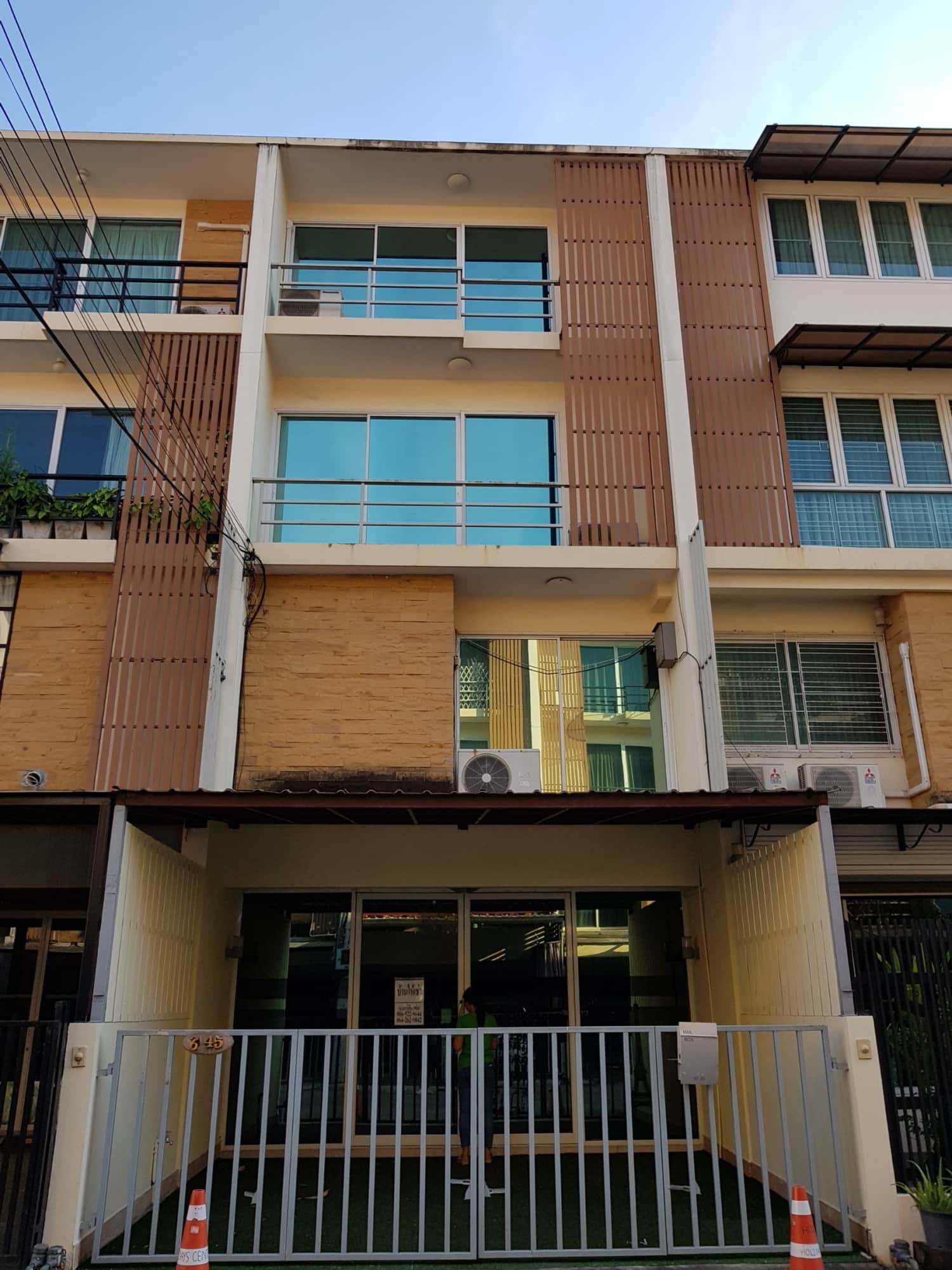 ให้เช่าออฟฟิศ 4ชั้น โครงการปรัชญาโฮมทาวน์ ทำเลดี