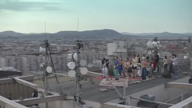 Lóci Játszik - Panelparadicsom