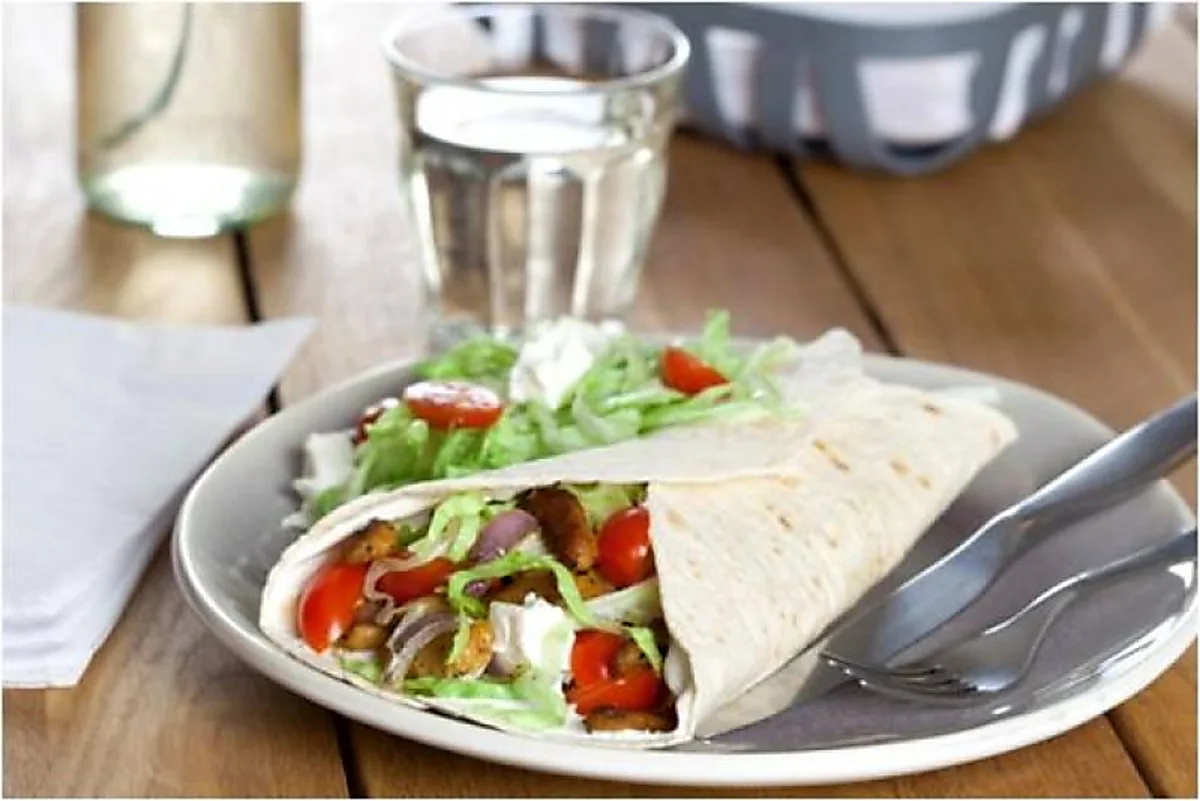 Spicy vegetar kebab med hvidløgsdressing Spicy vegetar kebab med hvidløgsdressing