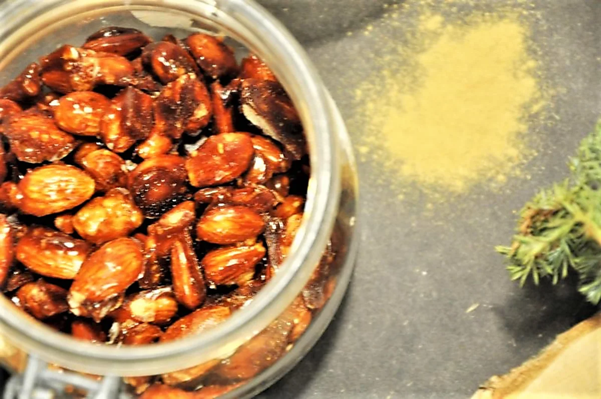 Brændte mandler med lakrids Brændte mandler med lakrids