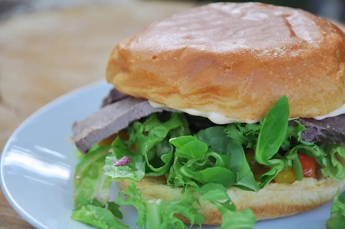 Brioche bolle med skært kød Brioche bolle med skært kød