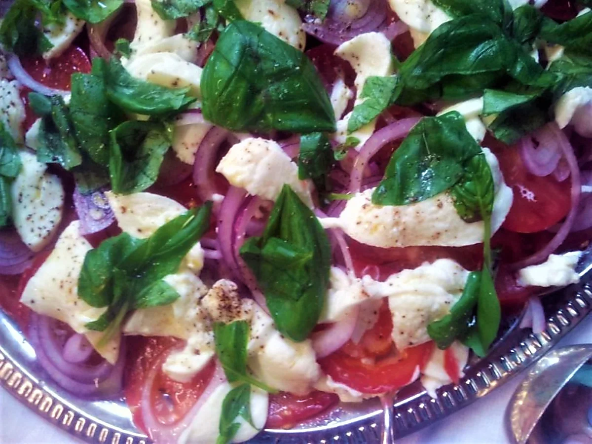 Rigtig god italiensk Tomatsalat Rigtig god italiensk Tomatsalat