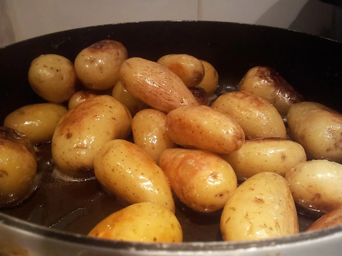 Smørstegte kartofler med sesam Smørstegte kartofler med sesam