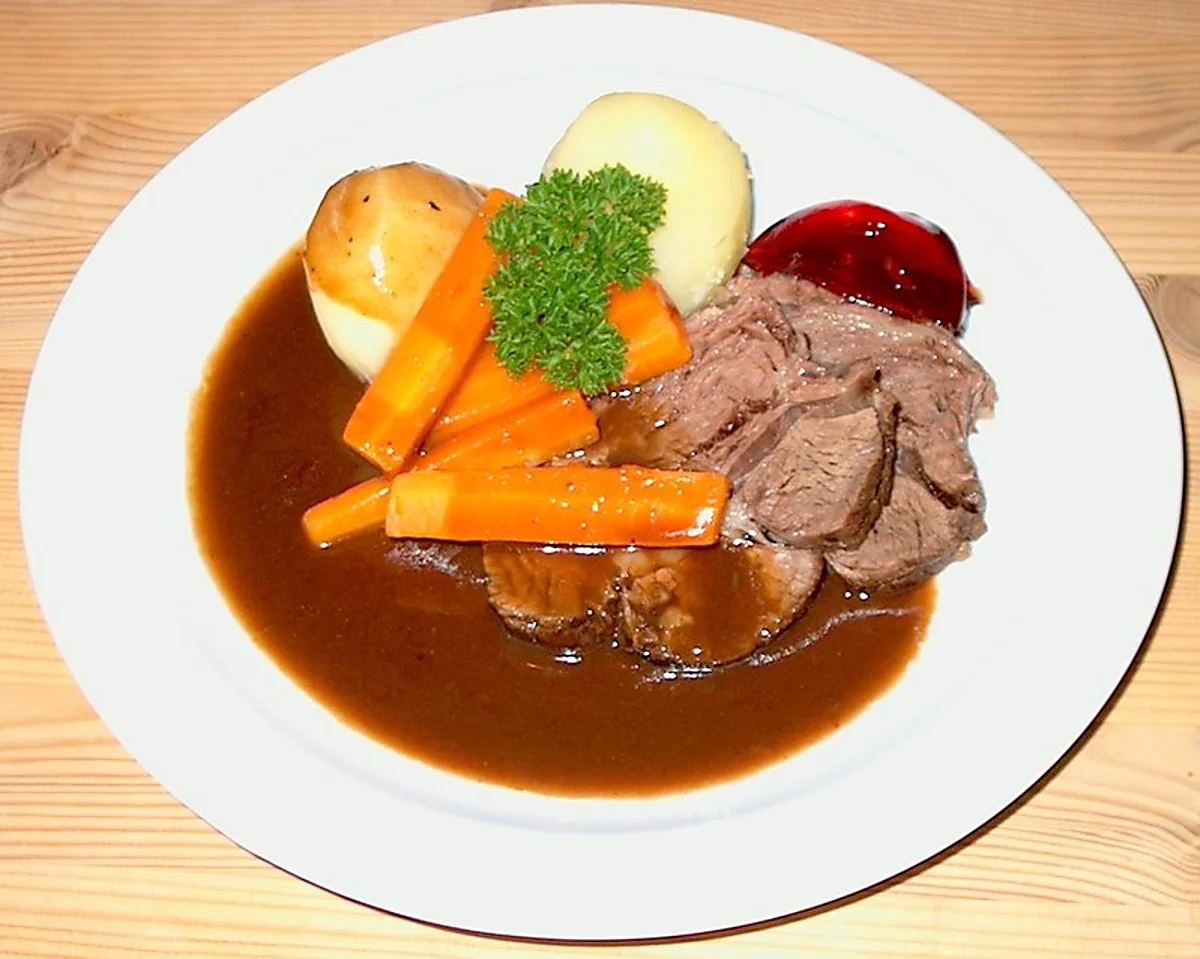 Gammeldags oksesteg med brun sovs. Gammeldags oksesteg med brun sovs.