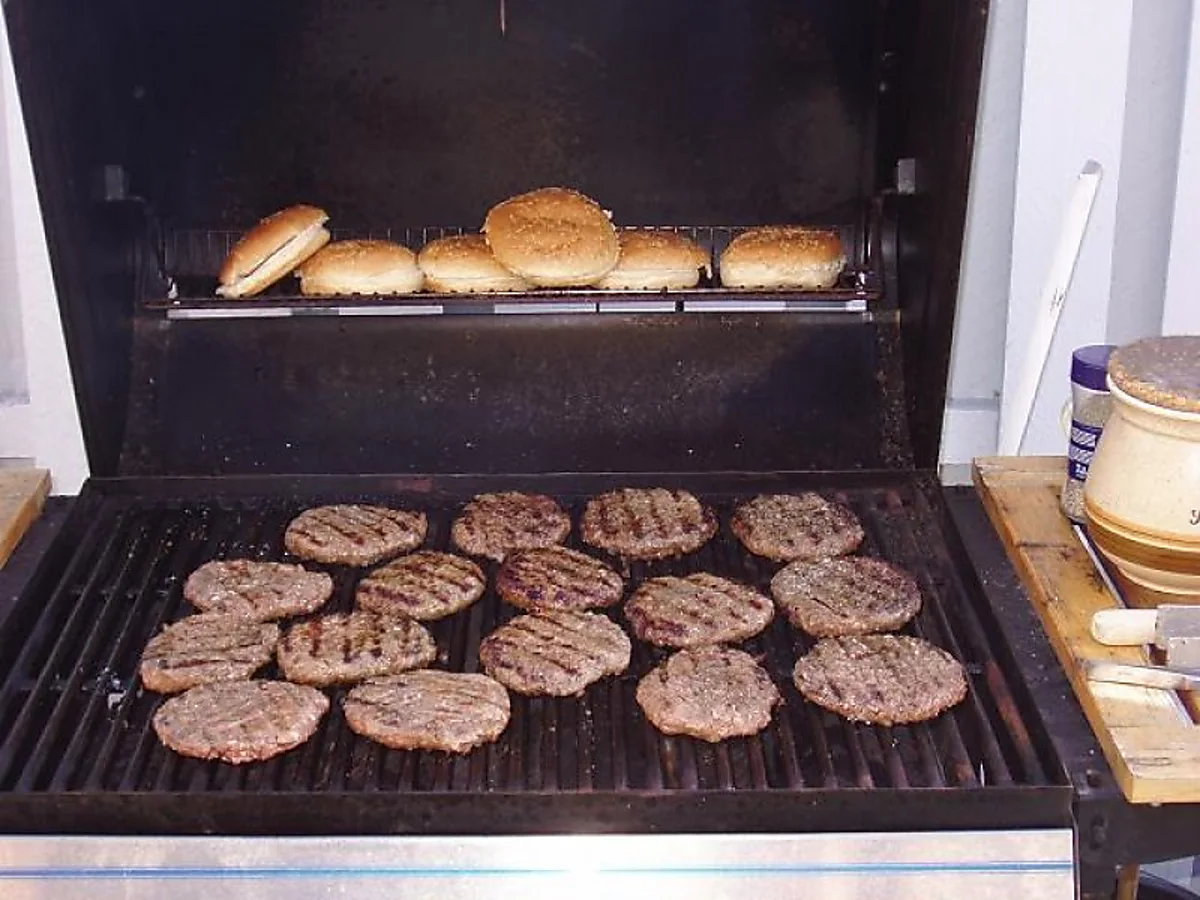 Grillet Hjemmelavet burger opskrift - Forberedelse og præsentation