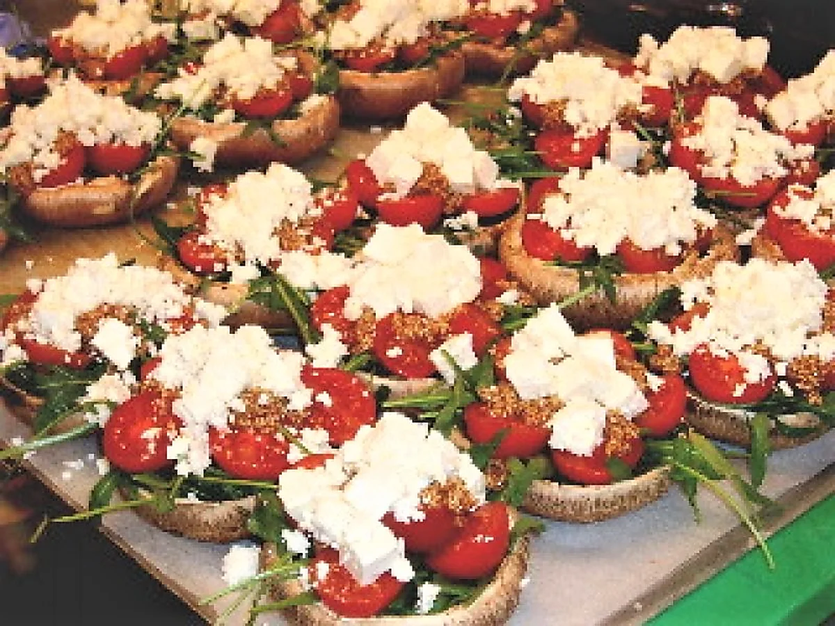 Fyldte porto bello svampe med sesam og feta