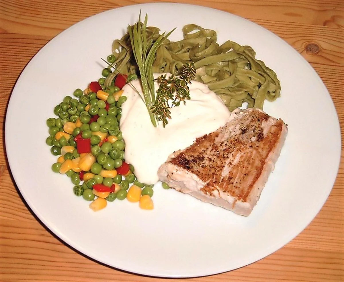 tunsteak med kold hollandaisecreme tunsteak med kold hollandaisecreme