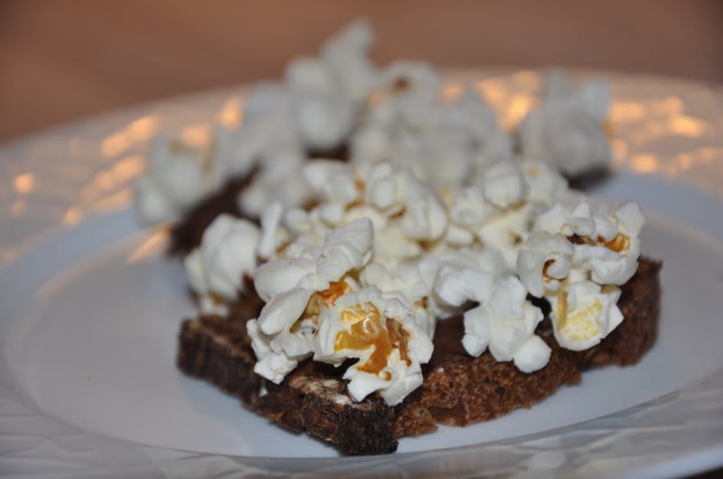 Popcorn/nutella rugbrødsmad opskrift - Lækker hjemmelavet ret