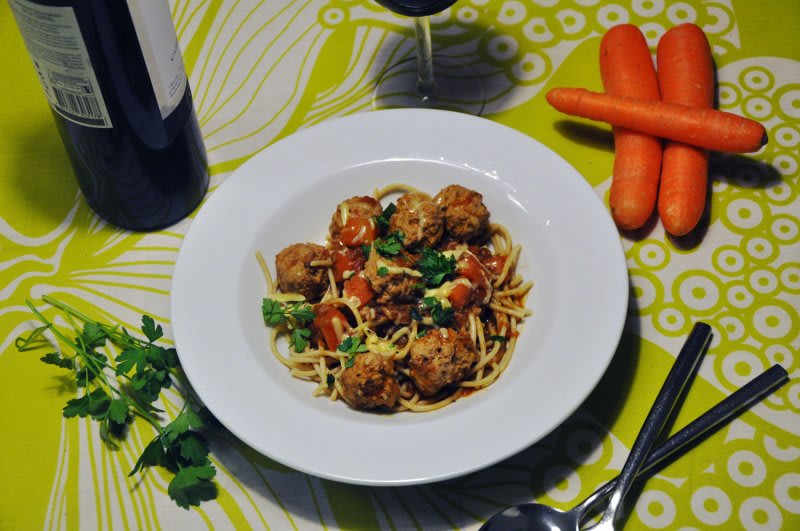 Boller i tomatsauce Boller i tomatsauce opskrift - Lækker hjemmelavet ret