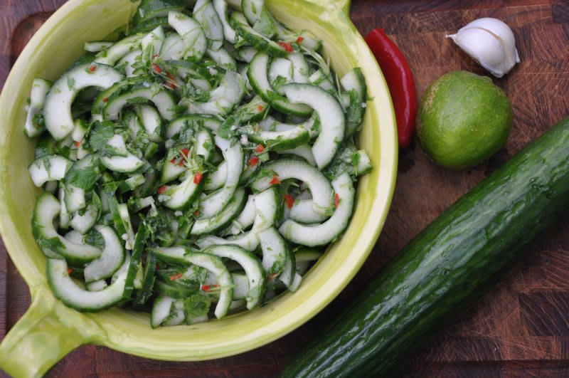Agurksalat med chili og lime opskrift - Lækker hjemmelavet ret