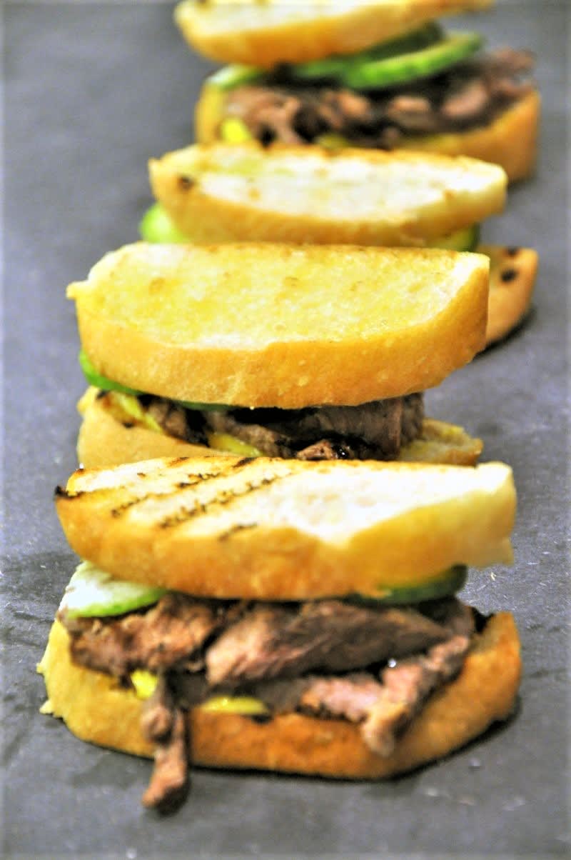 Sandwich med Grillet oksemørbrad Sandwich med Grillet oksemørbrad opskrift - Lækker hjemmelavet ret