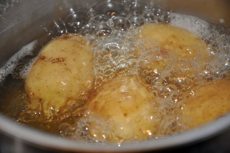 Kogning af nye kartofler Kogning af nye kartofler opskrift - Lækker hjemmelavet ret