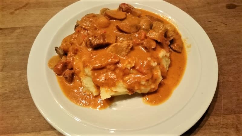 Mørbradgryde med frankfurtere