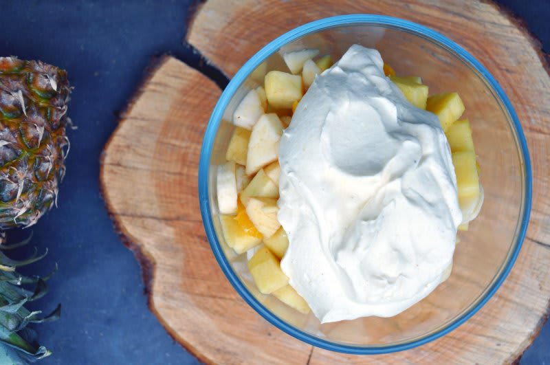 Abemad - frugtsalat med råcreme Abemad - frugtsalat med råcreme opskrift - Lækker hjemmelavet ret